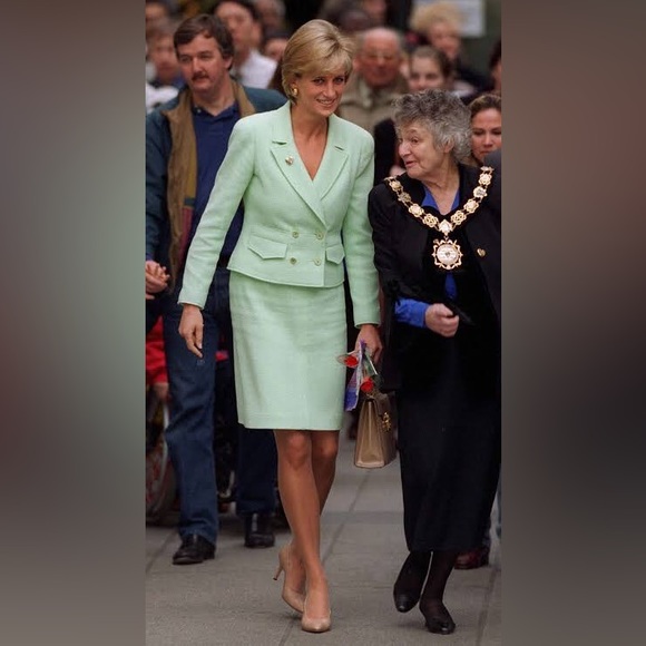 💚Vintage Chanel sage green cashmere skirt🍀 - Picture 9 of 9